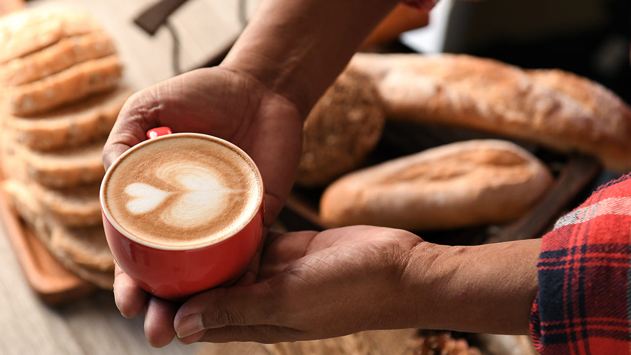 Latte Art: come preparare una schiuma di latte perfetta? I consigli  dell'esperto